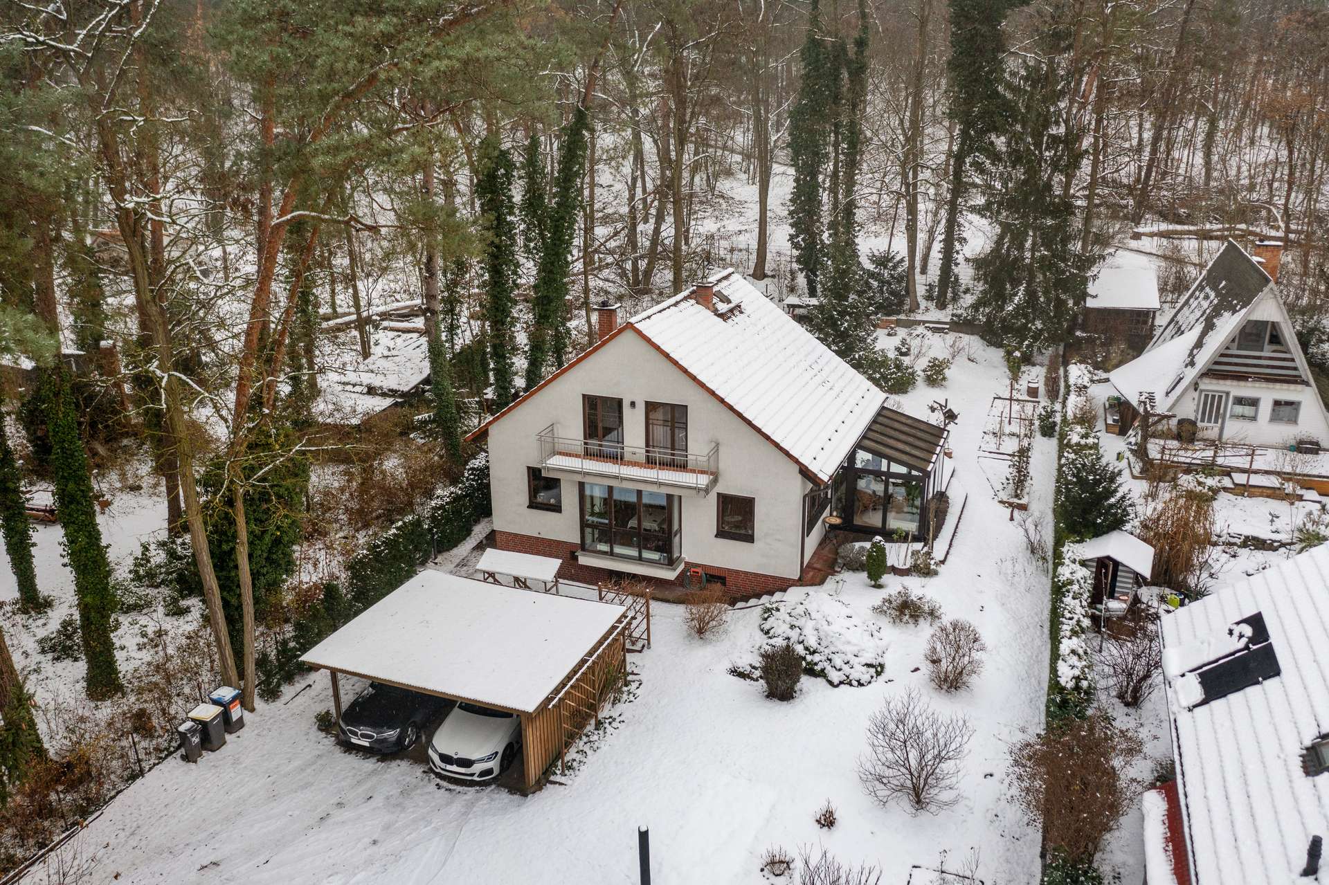 SOLD - Coziness redefined: fireplace, winter garden and lots of space in Rahnsdorf!