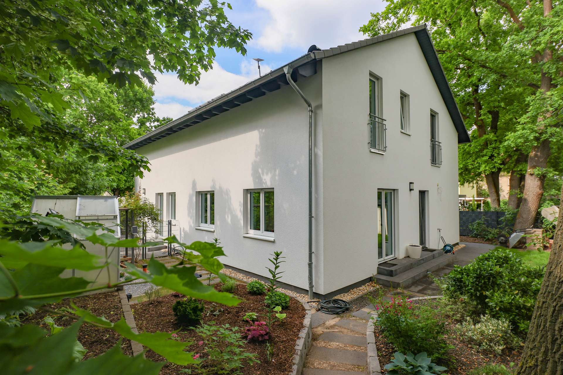 VERKAUFT: FAMILIE, FREIRAUM UND FLEXIBILITÄT UNTER EINEM DACH – ein Zuhause mit Einliegerwohnung in Stahnsdorf