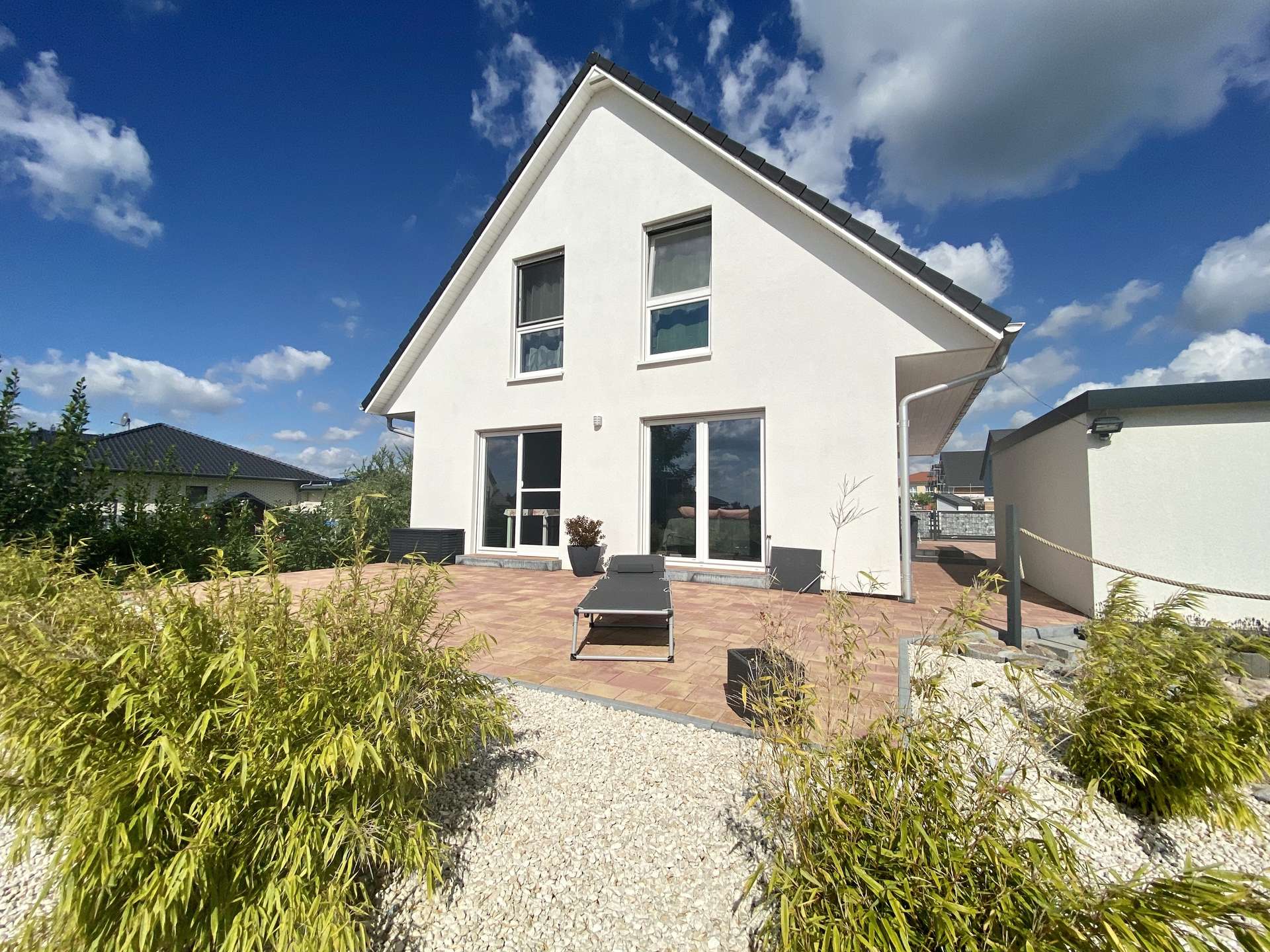 Modernes Haus mit XXL-Grundstück