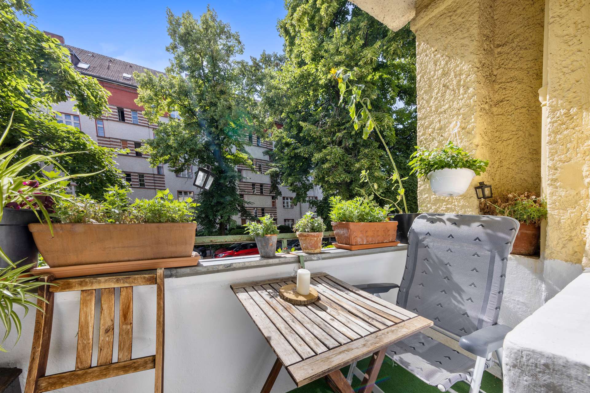 INVESTIEREN SIE IN IHRE ZUKUNFT: 2-Zi. Altbauwohnung + Balkon in bester Lage von Berlin-Steglitz