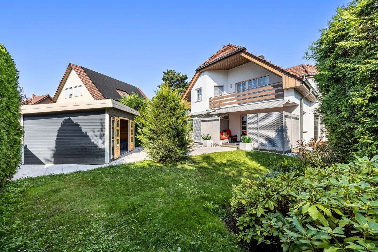 Exclusive joie de vivre in a stylish ambience: Spacious detached house in favored Berlin location