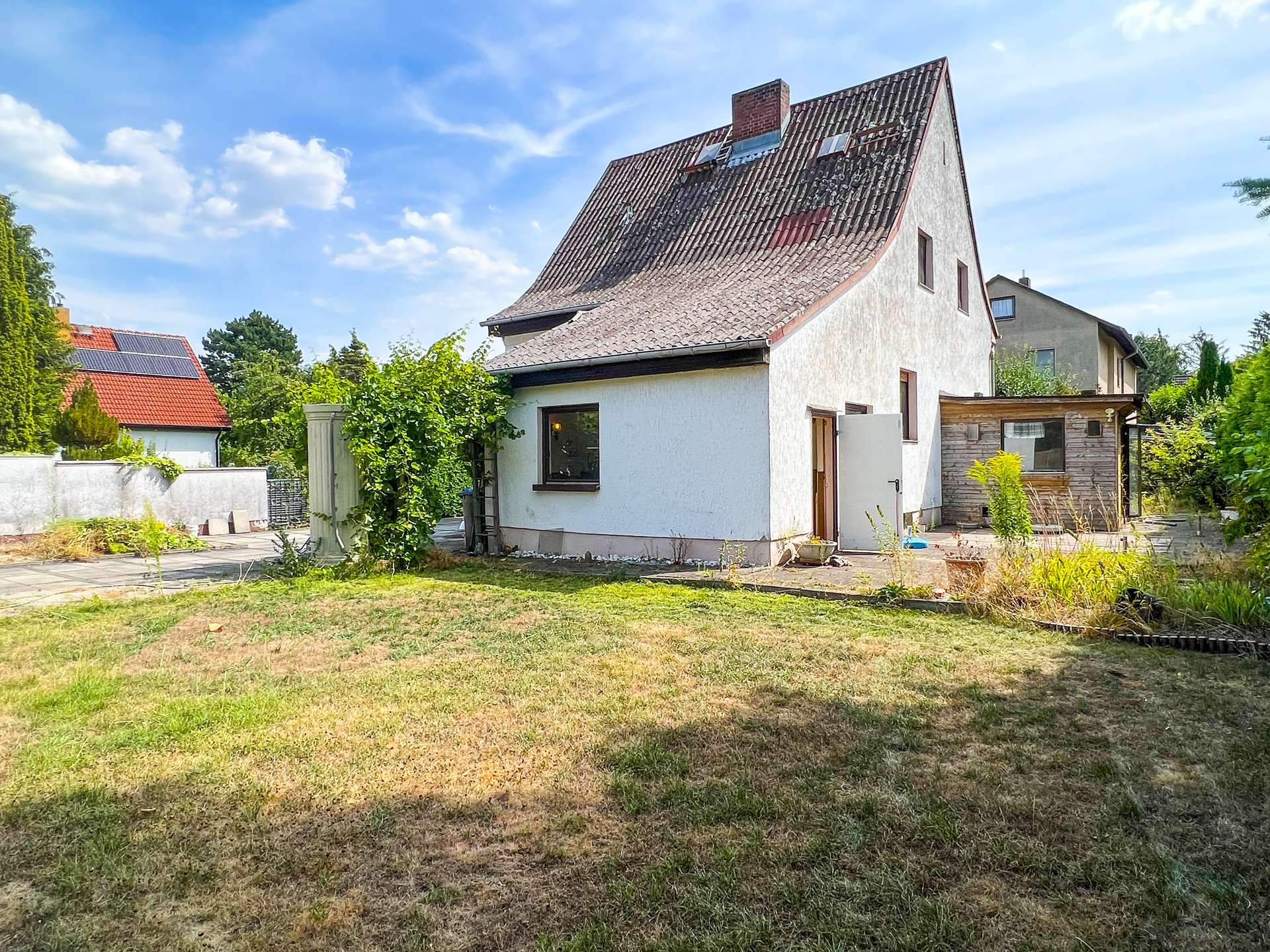 SANIERUNG ODER ABRISS: Freistehendes Einfamilienhaus im Berliner Süden - BIETERVERFAHREN