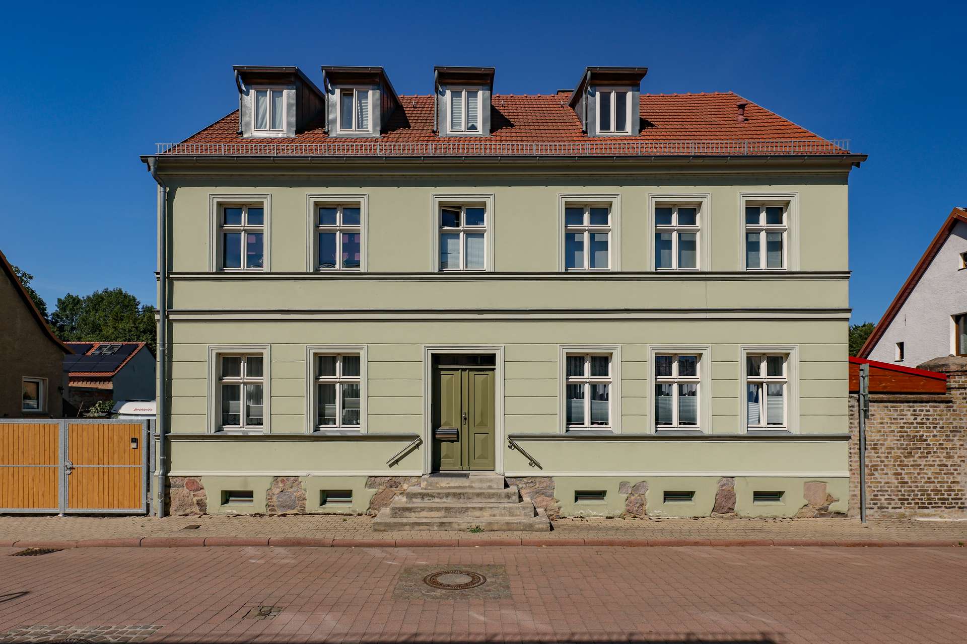 VERKAUFT - Attraktive Kapitalanlage - kernsaniertes Mehrfamilienhaus in Zossen
