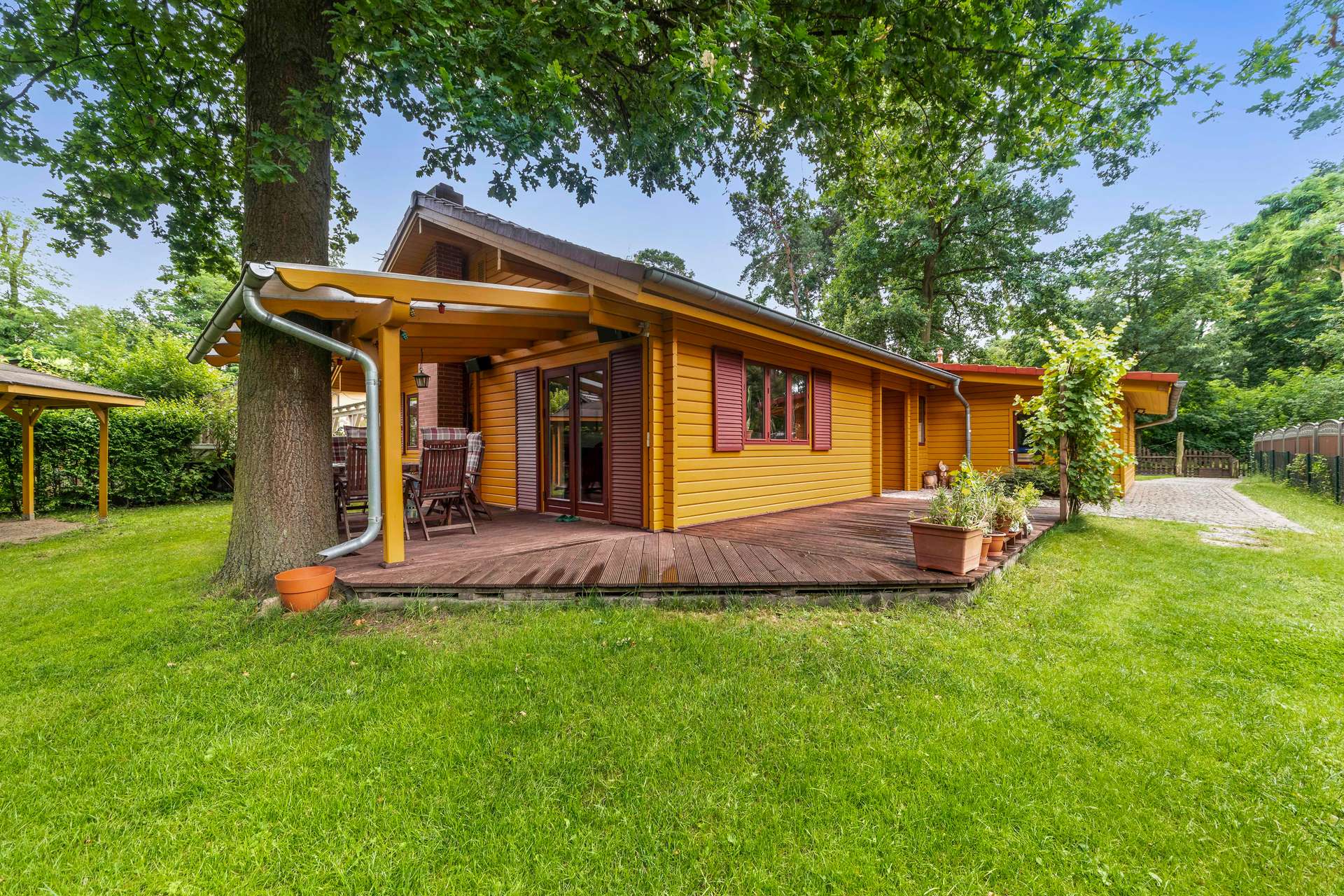 Skandinavische Romantik in Blankenfelde: Einfamilienhaus mit hohem Komfort und zauberhaftem Garten