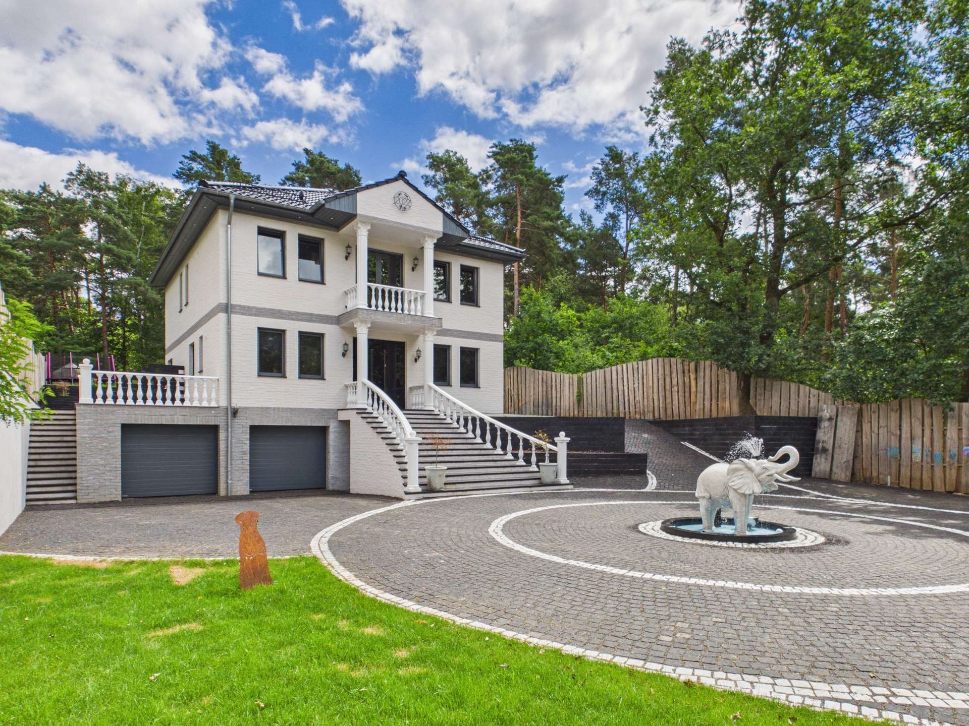 Spaciousness. Privacy. Quality of life — An exceptional estate on Kolberg
