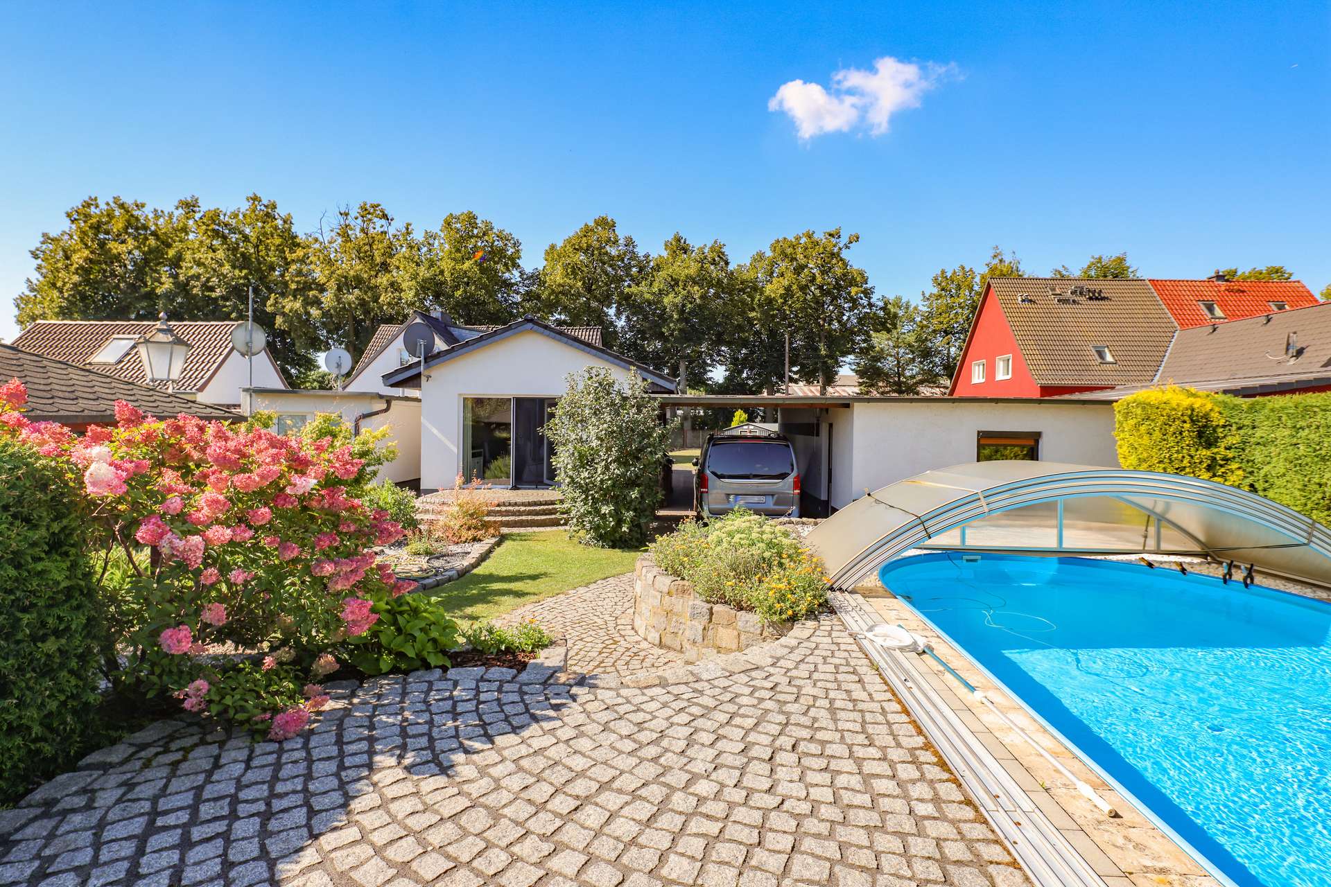VERKAUFT: Gartenliebhaber aufgepasst! Einfamilienhaus mit Pool & Gartenparadies in Hennickendorf