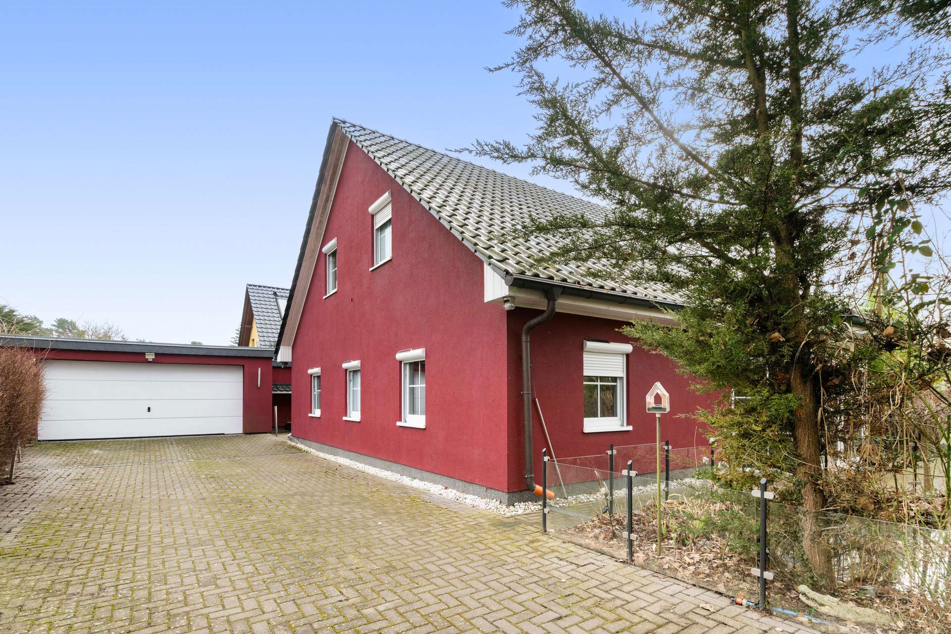 VERKAUFT: Modernes Wohnparadies mit viel Raum, Pool, Teich und mehr! Einfamilienhaus in Königs Wusterhausen